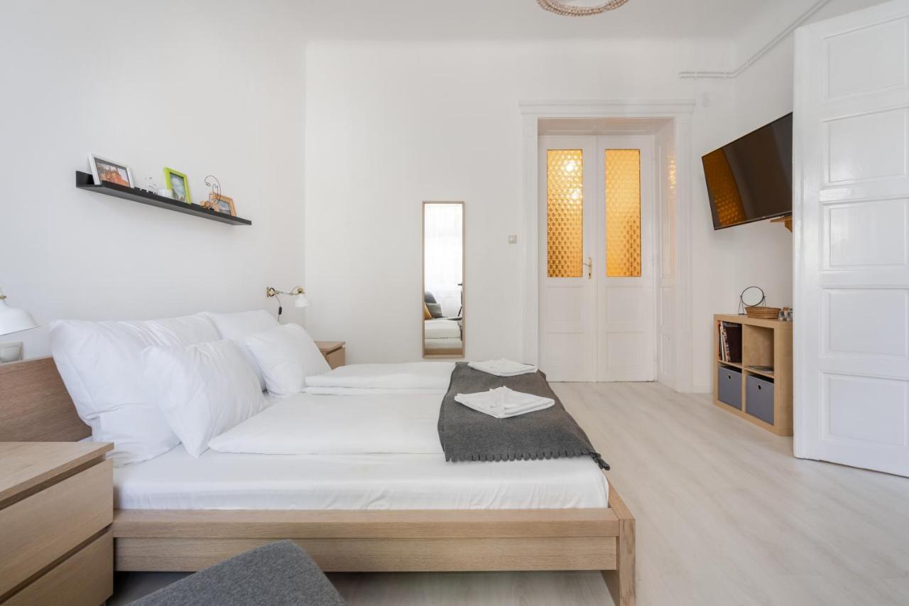 Gellert Mountain Apartment Budapest Eksteriør billede