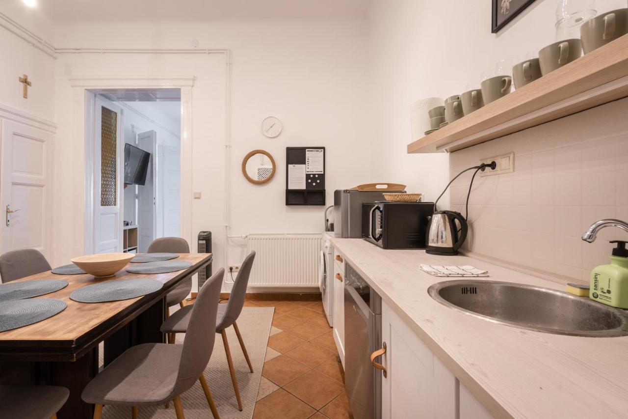 Gellert Mountain Apartment Budapest Eksteriør billede